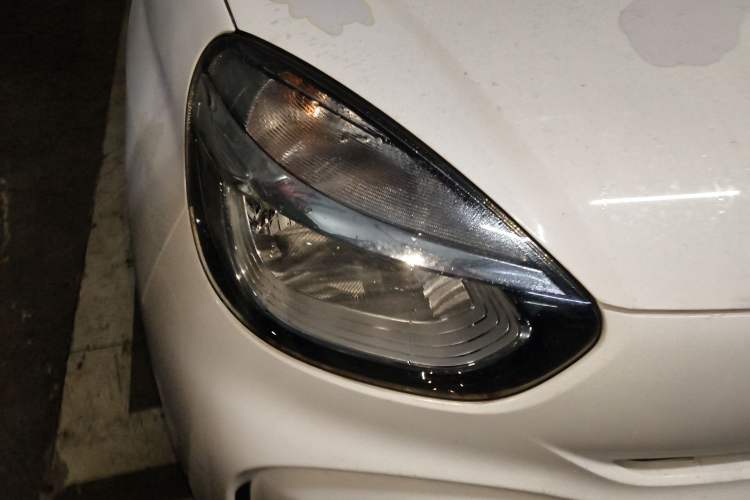 Used Roewe Clever 2021 302 km New Four-Seater Super-Efficient Version Exterior 6