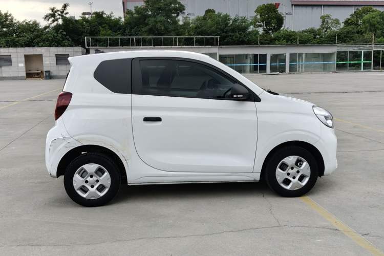 Used Roewe Clever 2021 302 km New Four-Seater Super-Efficient Version Exterior 6