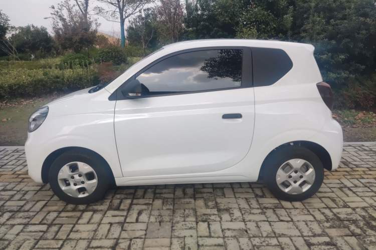 Used Roewe Clever 2021 302 km New Four-Seater Super-Efficient Version Exterior 7