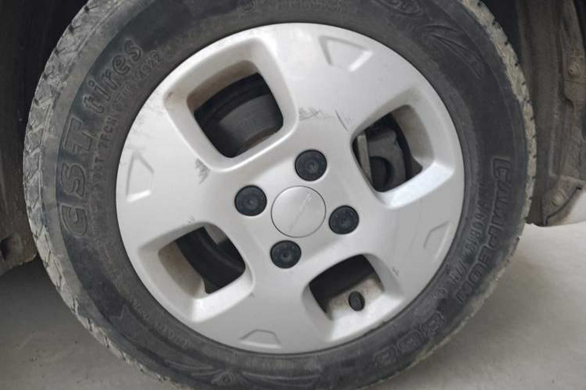 Used Roewe Clever 2021 302 km New Four-Seater Super-Efficient Version Exterior 7