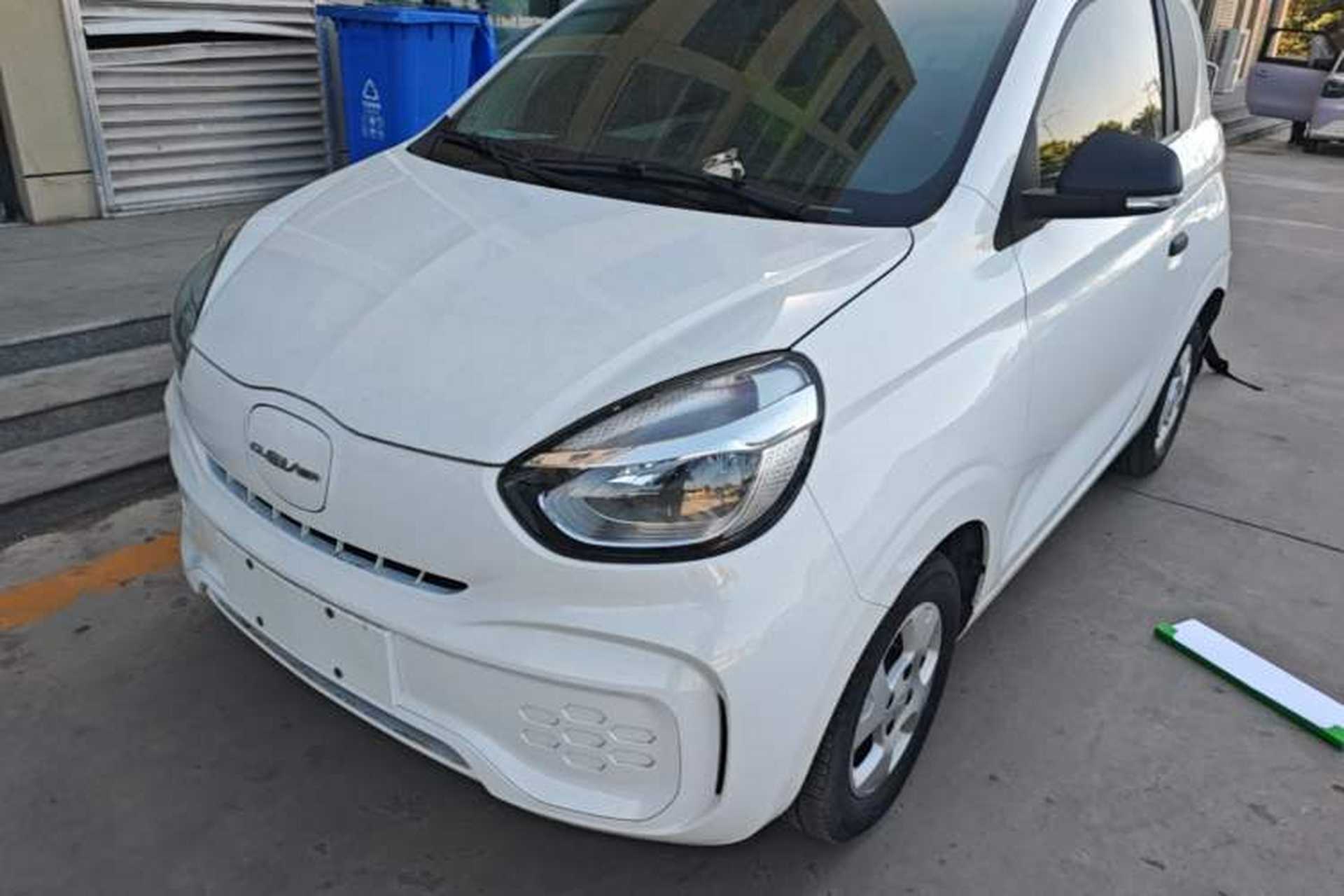Used Roewe Clever 2021 302 km New Four-Seater Super-Efficient Version Front Left 45 Deg