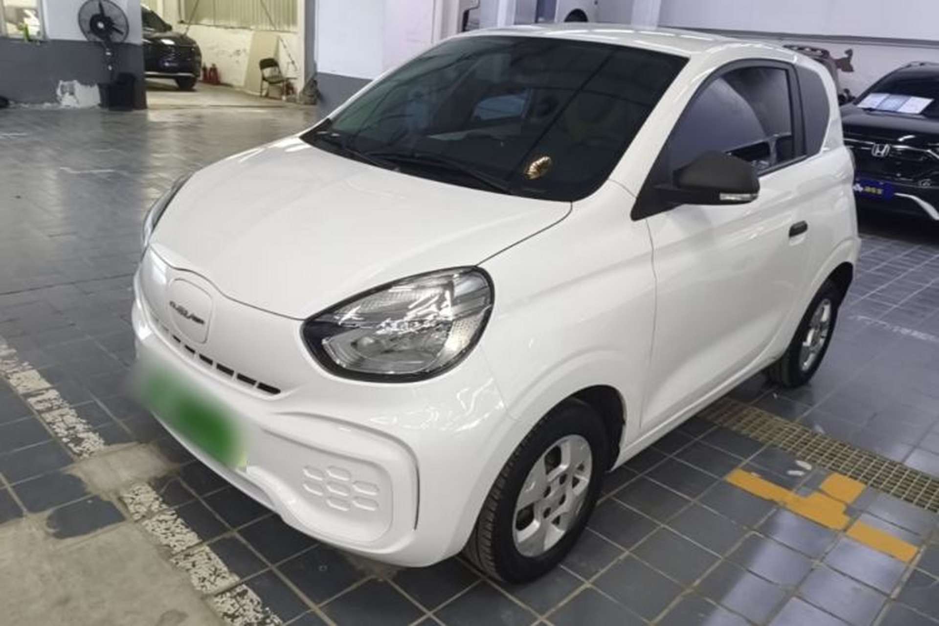 Used Roewe Clever 2021 302 km New Four-Seater Super-Efficient Version Front Left 45 Deg
