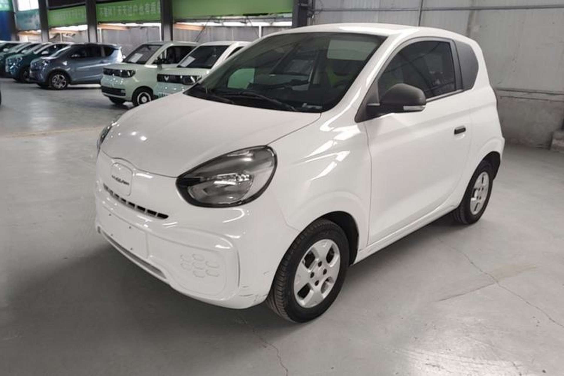 Used Roewe Clever 2021 302 km New Four-Seater Super-Efficient Version Front Left 45 Deg