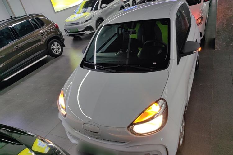 Used Roewe Clever 2021 302 km New Four-Seater Super-Efficient Version Front