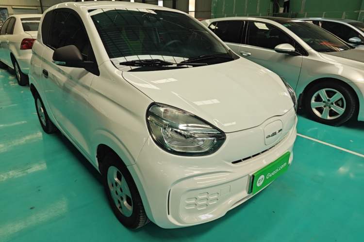 Used Roewe Clever 2021 302 km New Four-Seater Super-Efficient Version Front Right 45 Deg