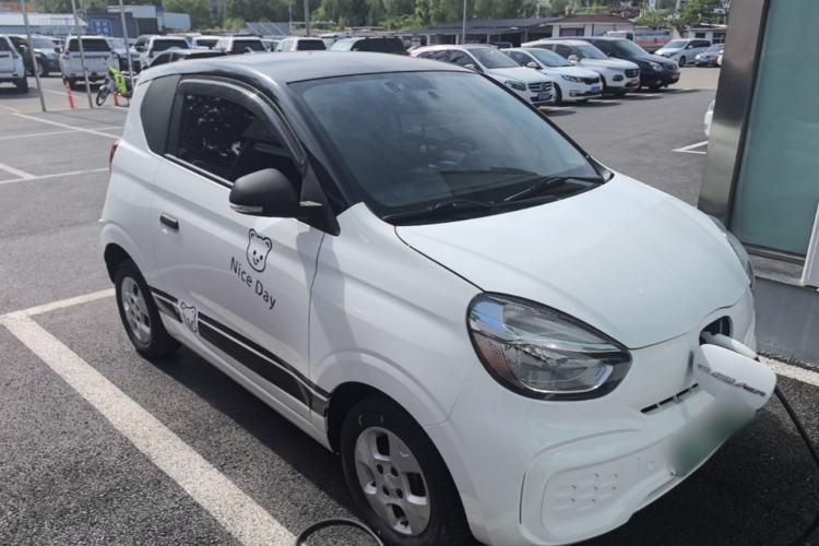 Used Roewe Clever 2021 302km All-Round Version Front Right 45 Deg