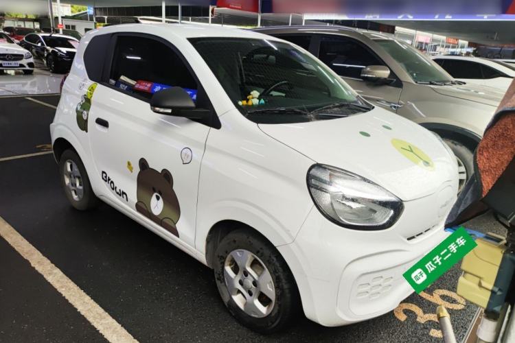 Used Roewe Clever 2021 302 km New Four-Seater Super-Efficient Version Front Right 45 Deg