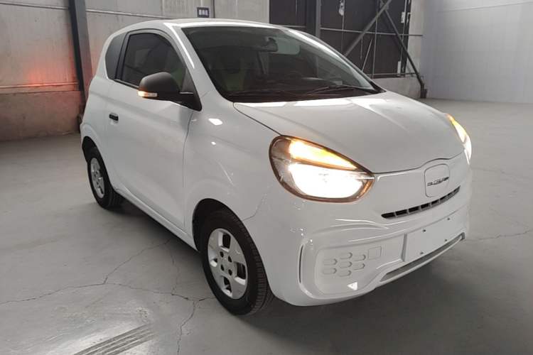 Used Roewe Clever 2021 302 km New Four-Seater Super-Efficient Version Front Right 45 Deg