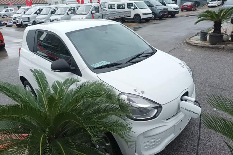 Used Roewe Clever 2021 302km All-Round Version Front Right 45 Deg