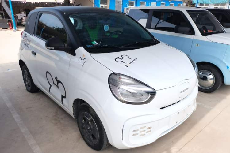 Used Roewe Clever 2021 302 km New Four-Seater Super-Efficient Version Front Right 45 Deg
