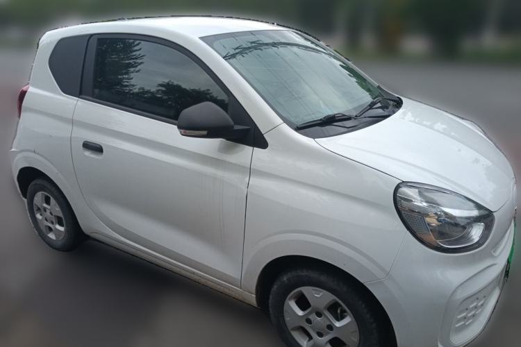 Used Roewe Clever 2021 302 km New Four-Seater Super-Efficient Version Front Right 45 Deg
