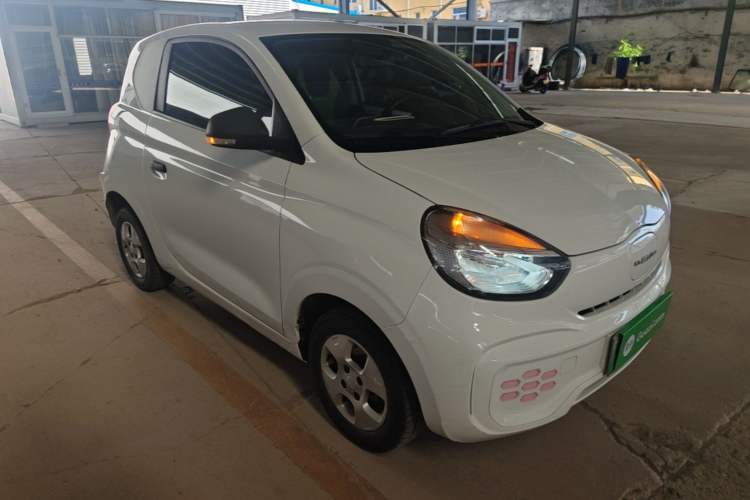 Used Roewe Clever 2021 302 km New Four-Seater Super-Efficient Version Front Right 45 Deg