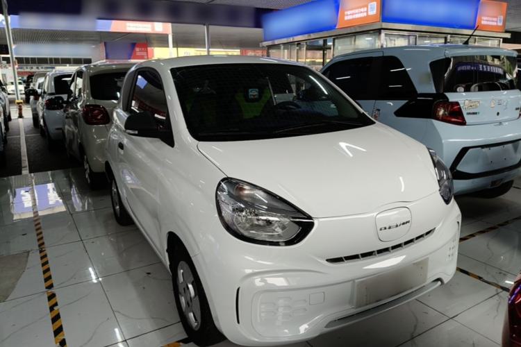 Used Roewe Clever 2021 302 km New Four-Seater Super-Efficient Version Front Right 45 Deg