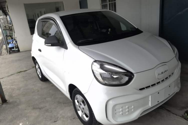 Used Roewe Clever 2021 302 km New Four-Seater Super-Efficient Version Front Right 45 Deg