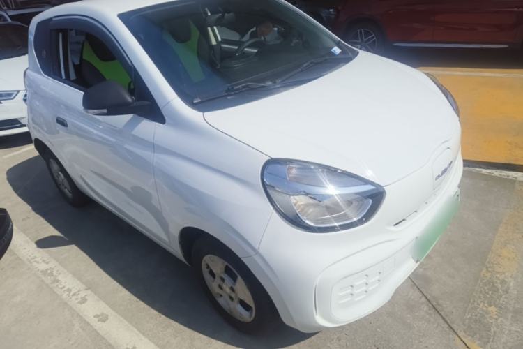 Used Roewe Clever 2021 302 km New Four-Seater Super-Efficient Version Front Right 45 Deg