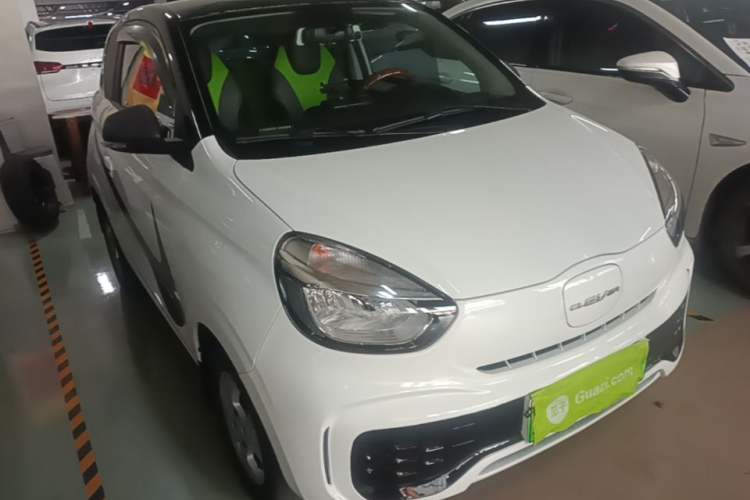 Used Roewe Clever 2021 302 km New Four-Seater Super-Efficient Version Front Right 45 Deg