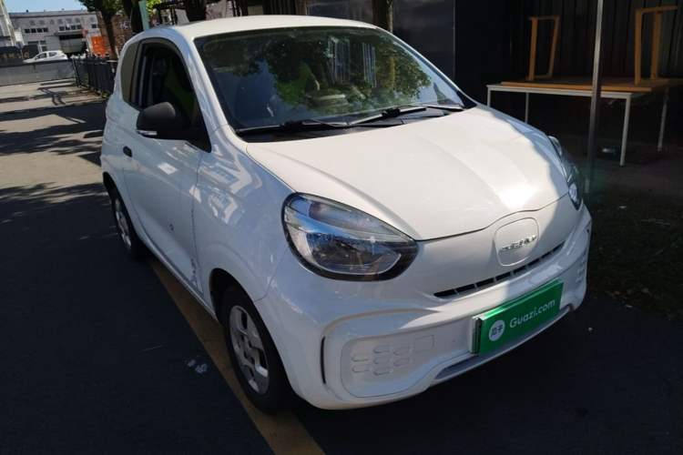 Used Roewe Clever 2021 302 km New Four-Seater Super-Efficient Version Front Right 45 Deg