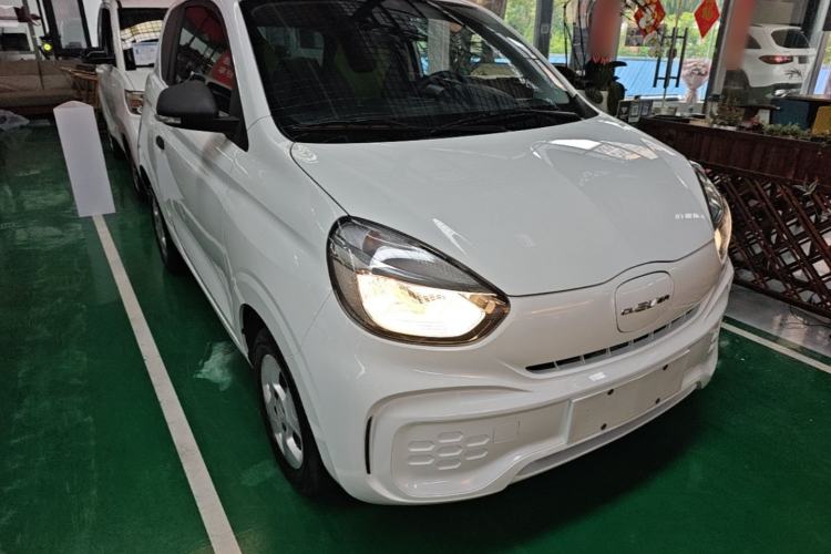 Used Roewe Clever 2021 302 km New Four-Seater Super-Efficient Version Front Right 45 Deg