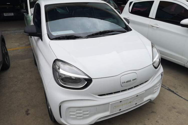 Used Roewe Clever 2021 302 km New Four-Seater Super-Efficient Version Front Right 45 Deg