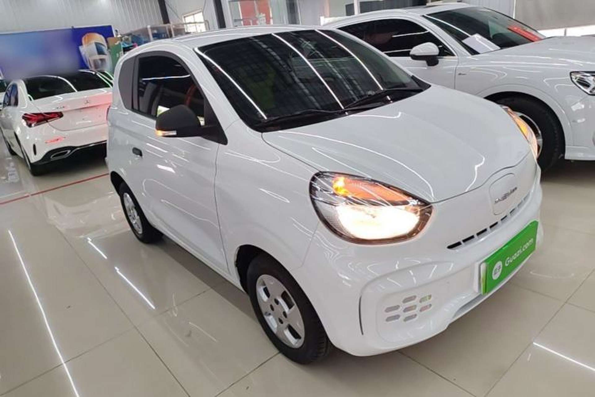 Used Roewe Clever 2021 302 km New Four-Seater Super-Efficient Version Front Right 45 Deg