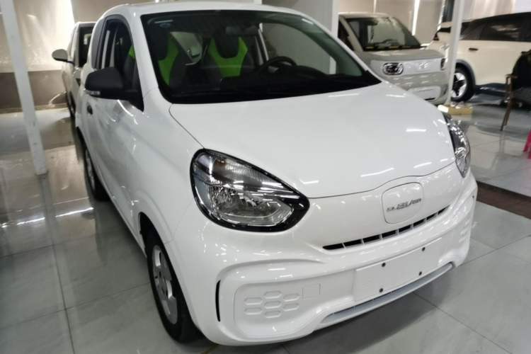 Used Roewe Clever 2021 302 km New Four-Seater Super-Efficient Version Front Right 45 Deg