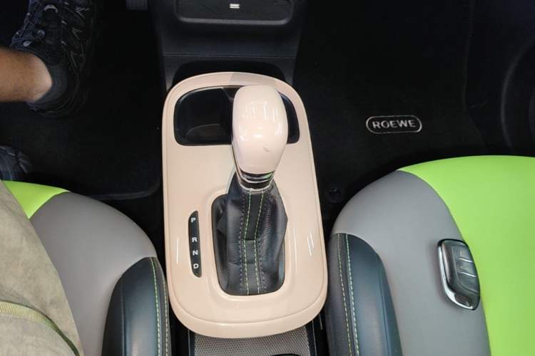Used Roewe Clever 2021 302 km New Four-Seater Super-Efficient Version Gear Lever