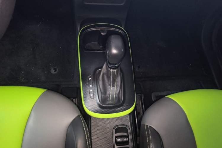 Used Roewe Clever 2021 302 km New Four-Seater Super-Efficient Version Gear Lever