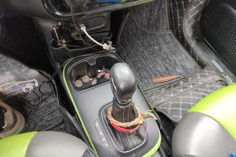 Used Roewe Clever 2021 302 km New Four-Seater Super-Efficient Version Gear Lever