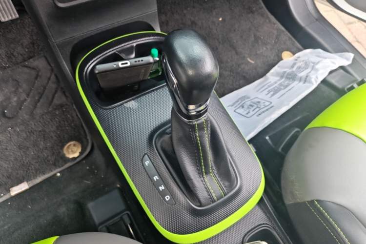 Used Roewe Clever 2021 302 km New Four-Seater Super-Efficient Version Gear Lever