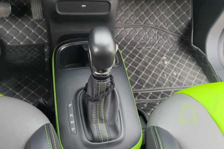 Used Roewe Clever 2021 302 km New Four-Seater Super-Efficient Version Gear Lever