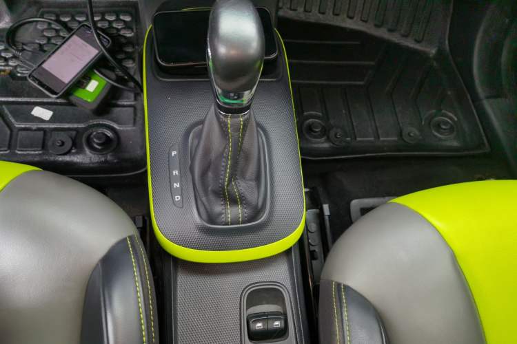Used Roewe Clever 2021 302 km New Four-Seater Super-Efficient Version Gear Lever