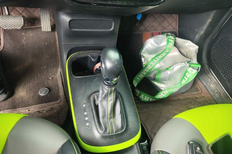 Used Roewe Clever 2021 302km All-Round Version Gear Lever