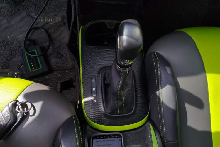 Used Roewe Clever 2021 302 km New Four-Seater Super-Efficient Version Gear Lever