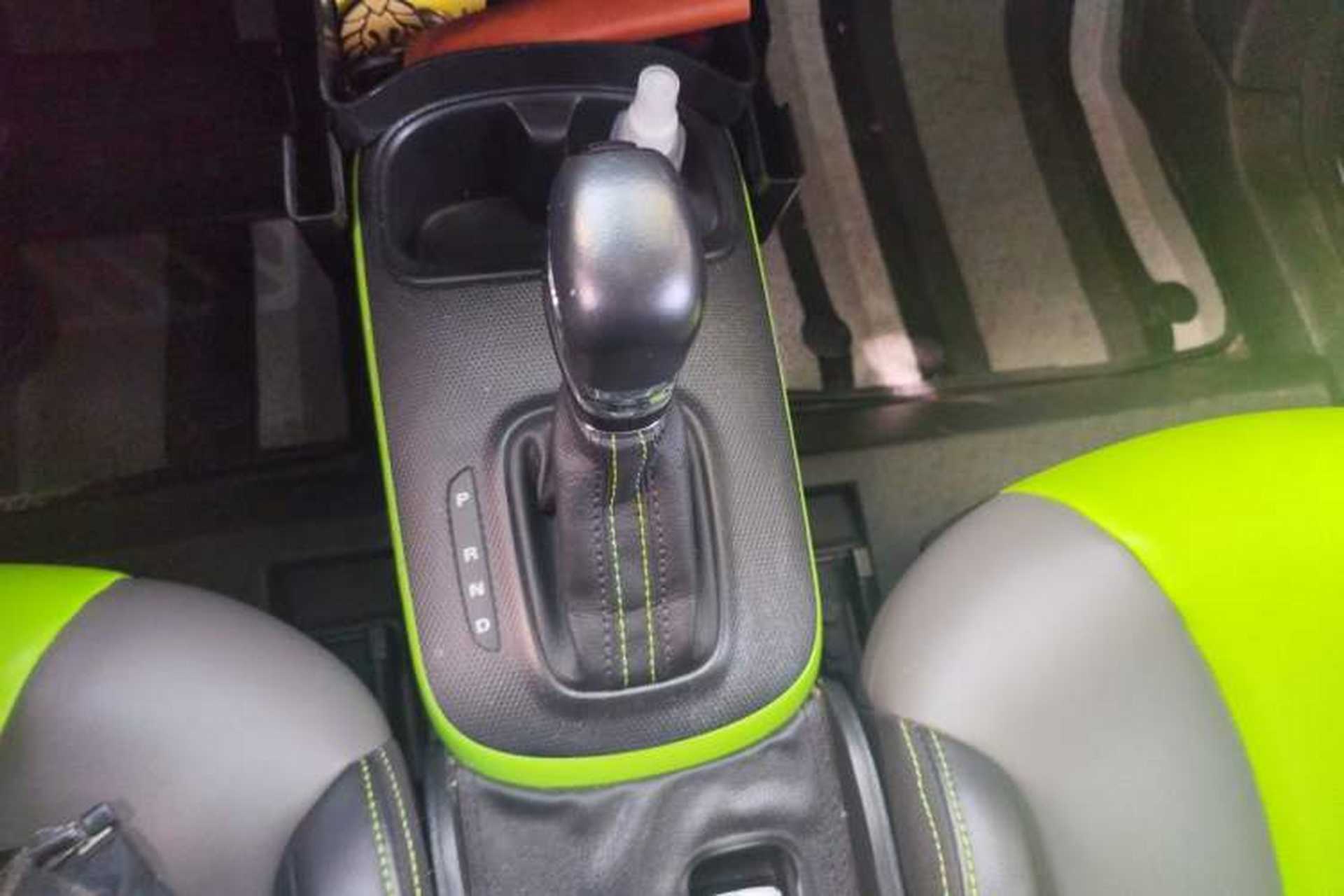 Used Roewe Clever 2021 302 km New Four-Seater Super-Efficient Version Gear Lever