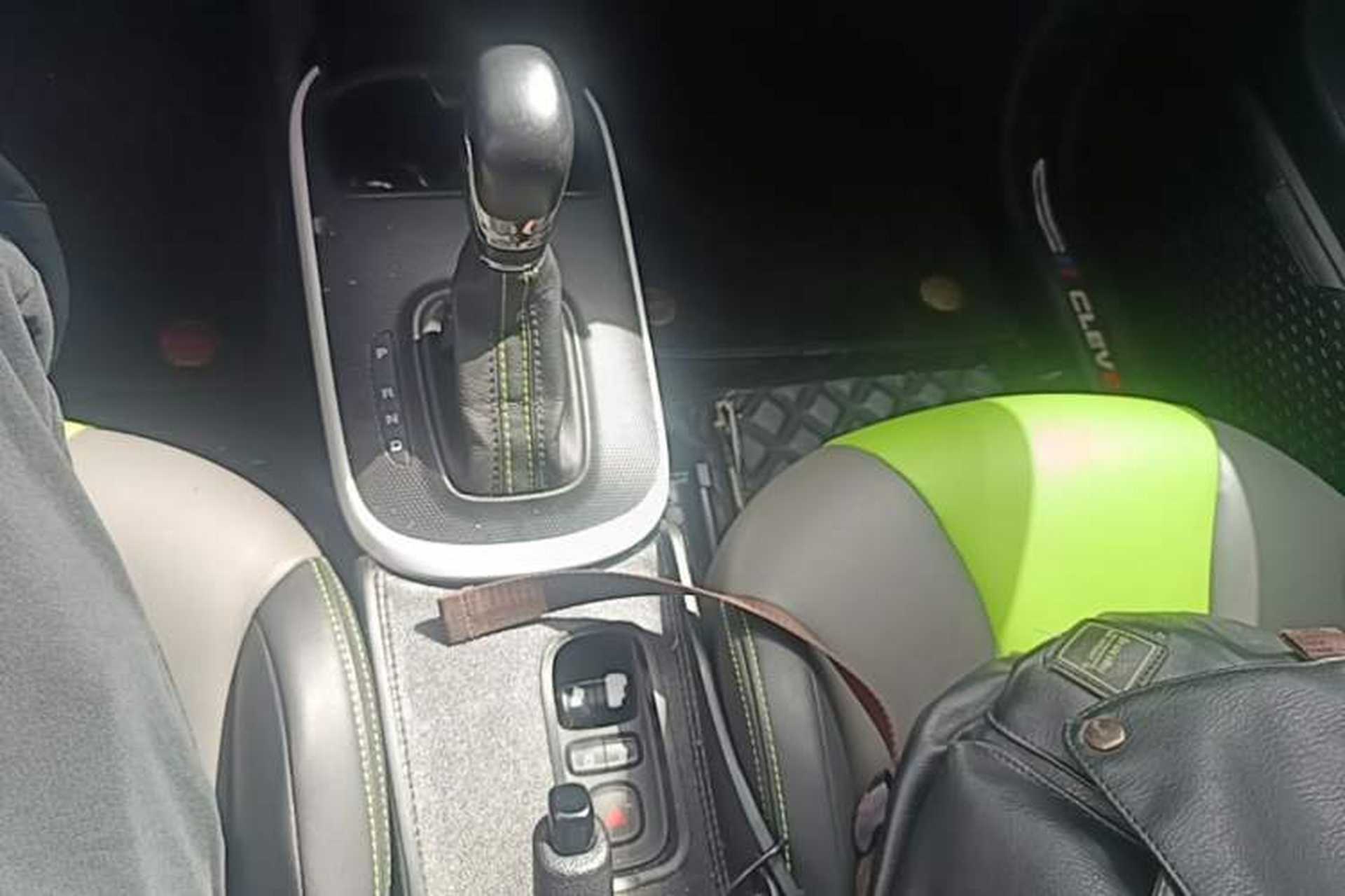 Used Roewe Clever 2021 302 km New Four-Seater Super-Efficient Version Gear Lever