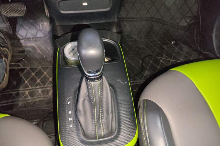 Used Roewe Clever 2021 302 km New Four-Seater Super-Efficient Version Gear Lever
