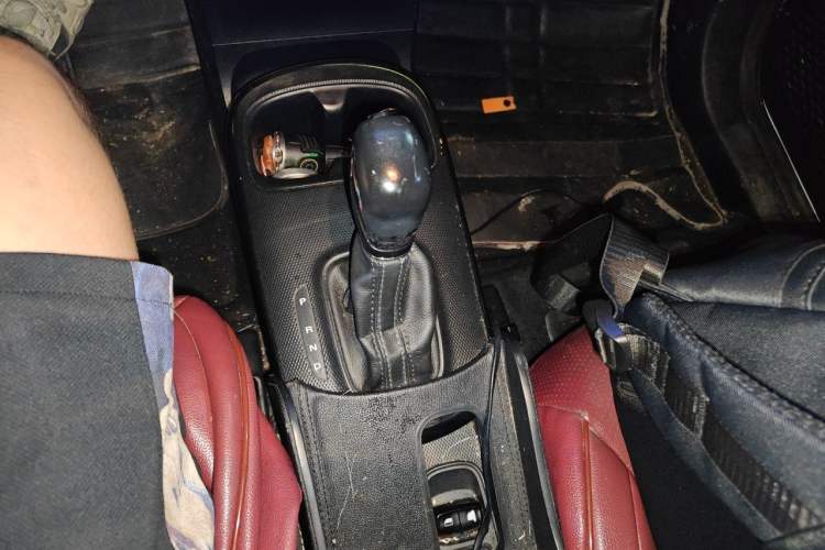 Used Roewe Clever 2021 302 km New Four-Seater Super-Efficient Version Gear Lever