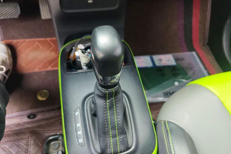 Used Roewe Clever 2021 302 km New Four-Seater Super-Efficient Version Gear Lever