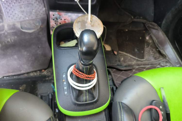 Used Roewe Clever 2021 302 km New Four-Seater Super-Efficient Version Gear Lever