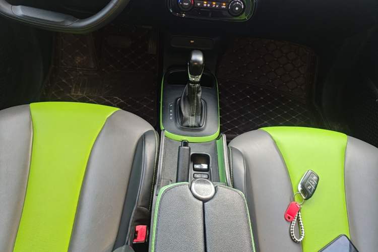 Used Roewe Clever 2021 302km All-Round Version Gear Lever