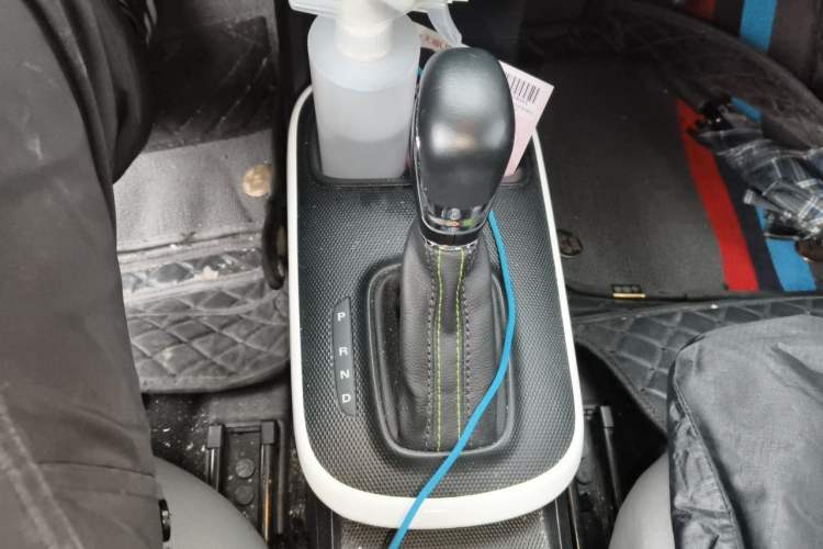 Used Roewe Clever 2021 302 km New Four-Seater Super-Efficient Version Gear Lever