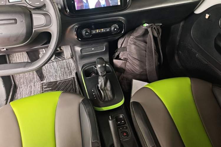 Used Roewe Clever 2021 302 km New Four-Seater Super-Efficient Version Gear Lever