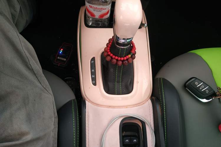 Used Roewe Clever 2021 302 km New Four-Seater Super-Efficient Version Gear Lever