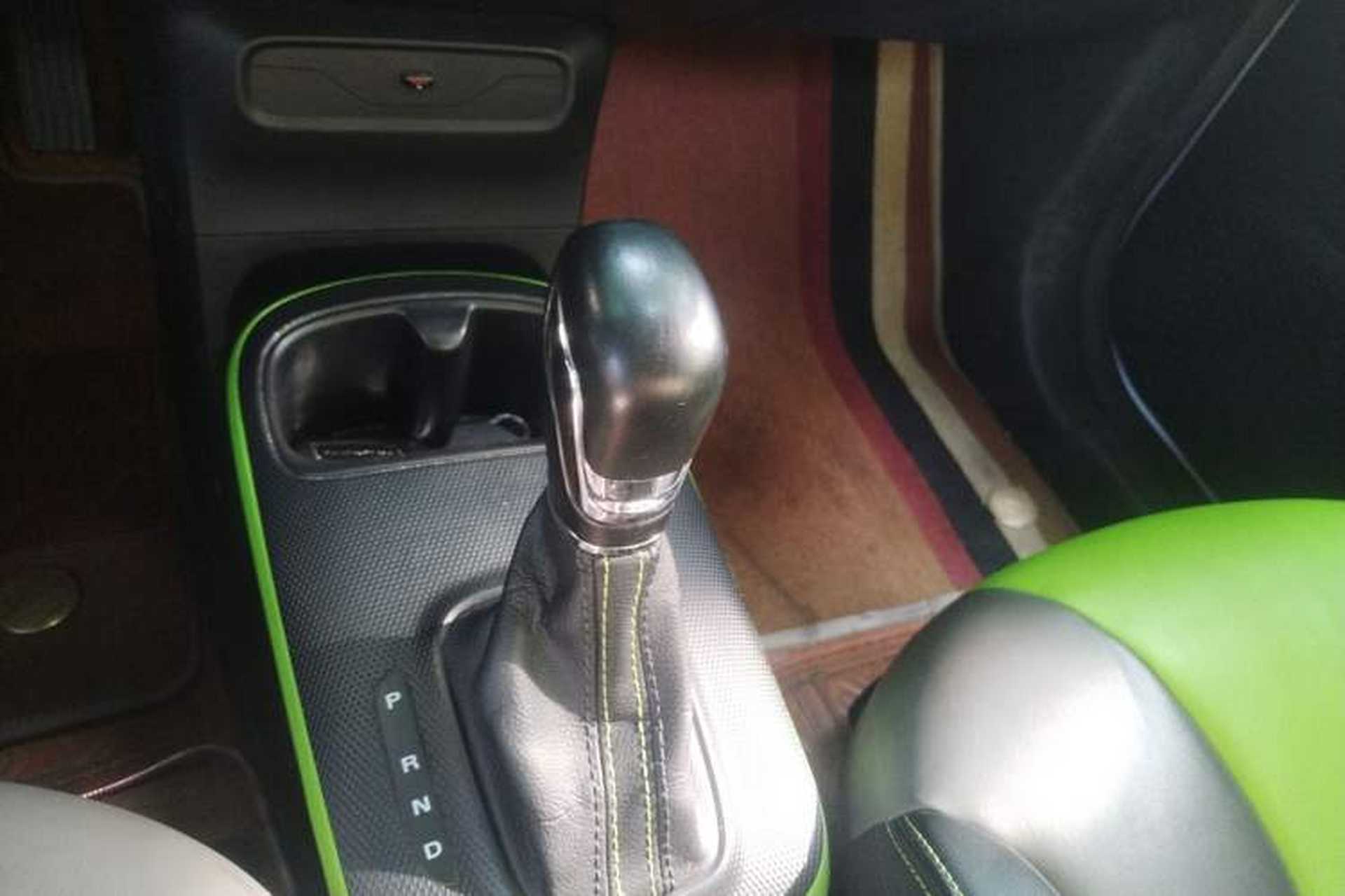 Used Roewe Clever 2021 302 km New Four-Seater Super-Efficient Version Gear Lever