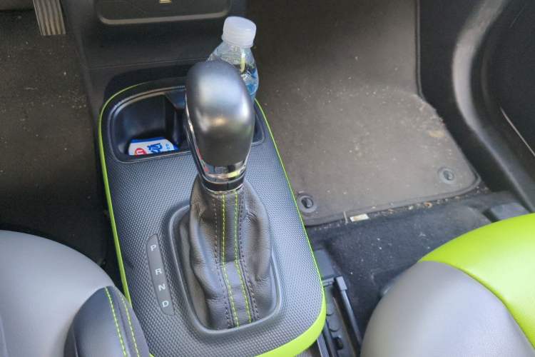 Used Roewe Clever 2021 302 km New Four-Seater Super-Efficient Version Gear Lever