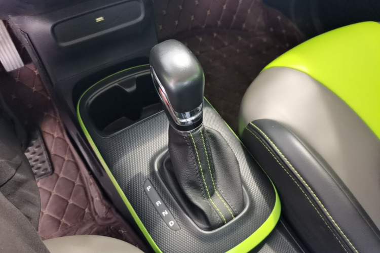 Used Roewe Clever 2021 302 km New Four-Seater Super-Efficient Version Gear Lever