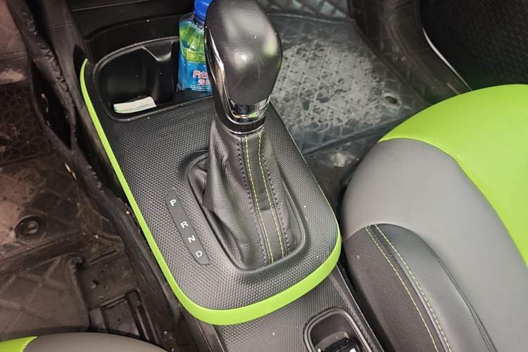 Used Roewe Clever 2021 302 km New Four-Seater Super-Efficient Version Gear Lever