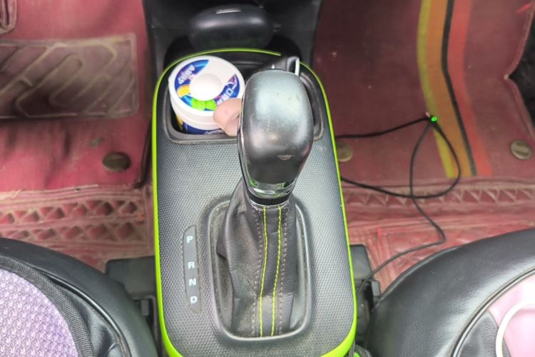 Used Roewe Clever 2021 302 km New Four-Seater Super-Efficient Version Gear Lever