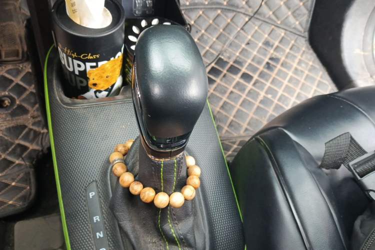 Used Roewe Clever 2021 302 km New Four-Seater Super-Efficient Version Gear Lever