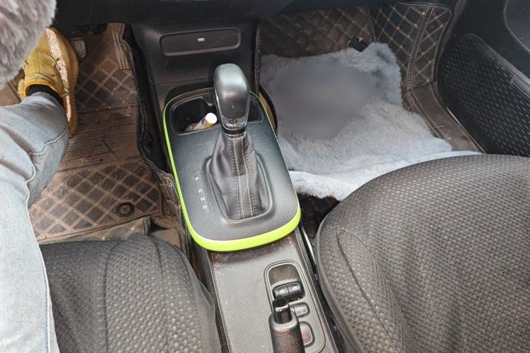 Used Roewe Clever 2021 302 km New Four-Seater Super-Efficient Version Gear Lever